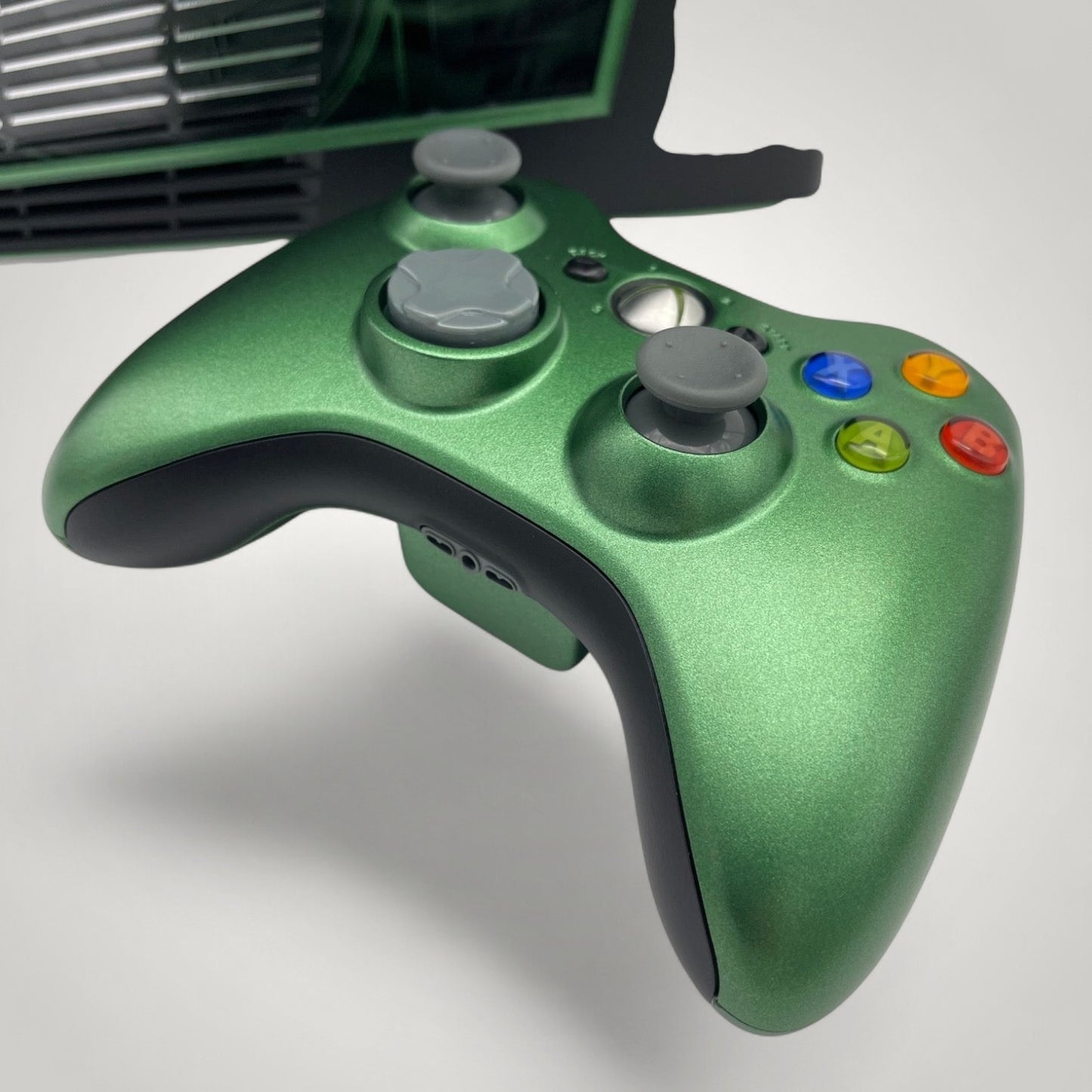 StudioFR custom black and green Xbox 360 Slim controller with grey joysticks and buttons.